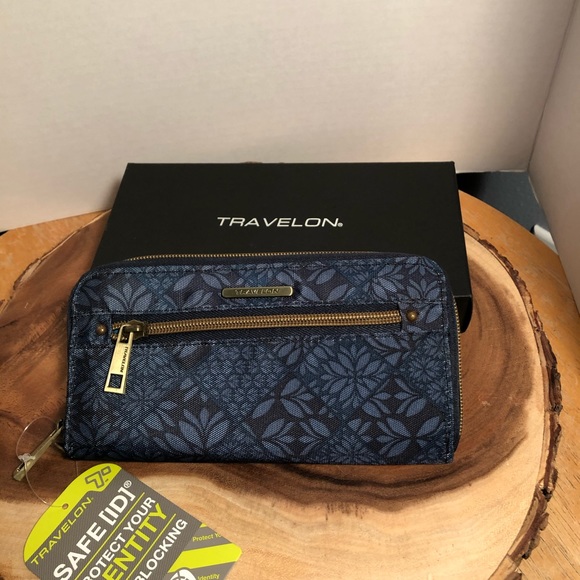 NWT Navy Floral TRAVELON RIFD Protected Wristlet - Picture 5 of 8